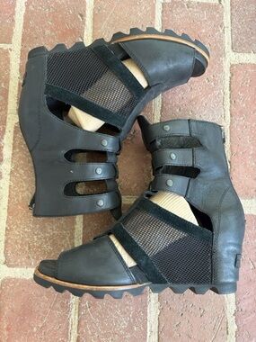 Sorel Joanie Gladiator Black Strappy Leather Wedge Open-Toe Sandals